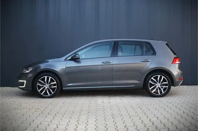 Photo 1 : Volkswagen Golf 2019 Électrique