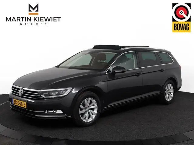 Photo 1 : Volkswagen Passat 2019 Petrol