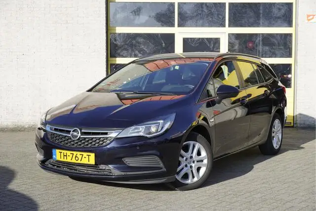 Photo 1 : Opel Astra 2018 Essence