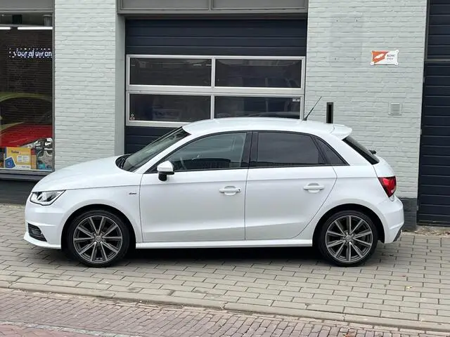 Photo 1 : Audi A1 2016 Essence