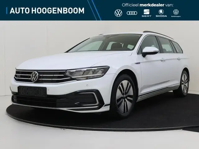 Photo 1 : Volkswagen Passat 2021 Hybrid