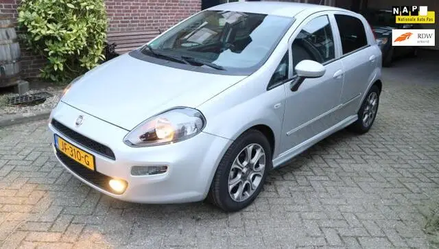 Photo 1 : Fiat Punto 2016 Essence