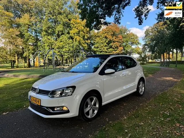 Photo 1 : Volkswagen Polo 2015 Petrol