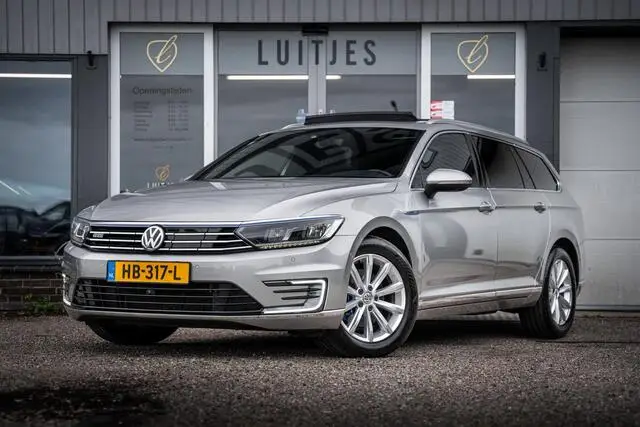 Photo 1 : Volkswagen Passat 2015 Hybride