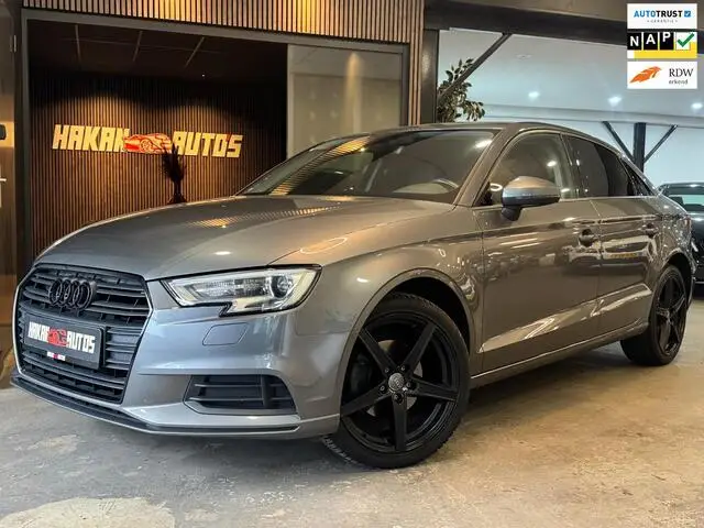 Photo 1 : Audi A3 2016 Petrol