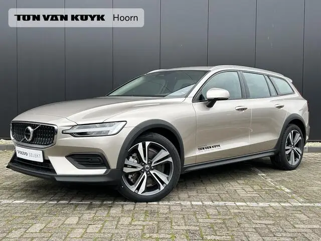 Photo 1 : Volvo V60 2024 Essence