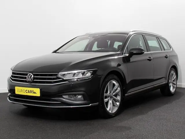 Photo 1 : Volkswagen Passat 2021 Essence