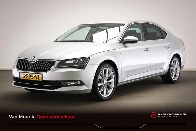 Photo 1 : Skoda Superb 2019 Petrol