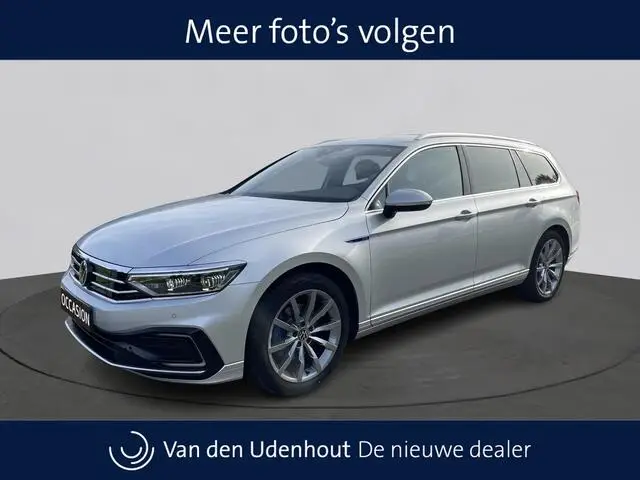 Photo 1 : Volkswagen Passat 2023 Hybride