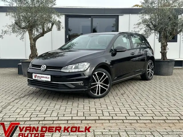 Photo 1 : Volkswagen Golf 2017 Petrol