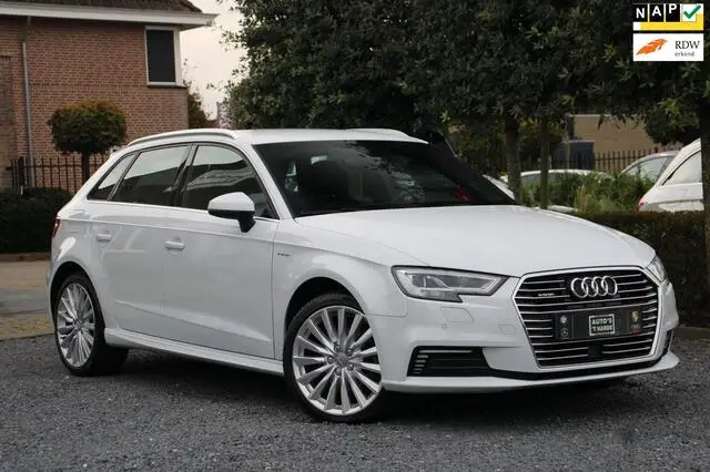 Photo 1 : Audi A3 2016 Hybride