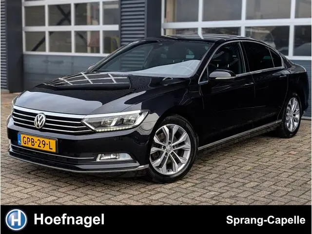 Photo 1 : Volkswagen Passat 2019 Essence