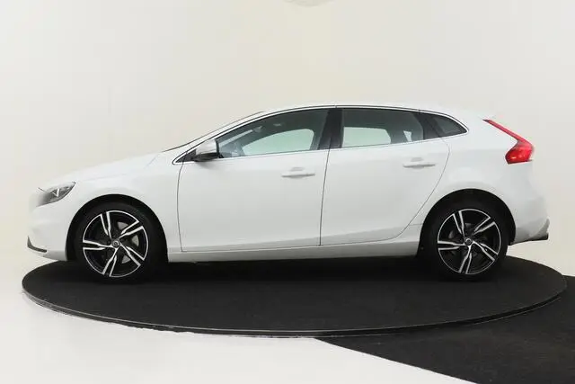 Photo 1 : Volvo V40 2016 Petrol