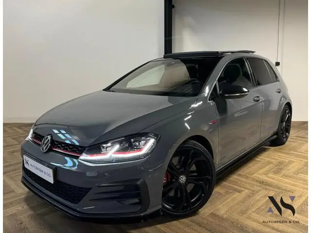 Photo 1 : Volkswagen Golf 2019 Essence