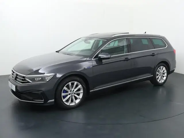 Photo 1 : Volkswagen Passat 2020 Hybrid