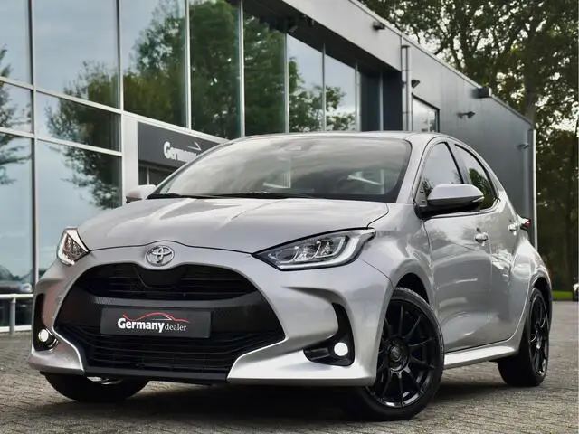 Photo 1 : Toyota Yaris 2021 Petrol