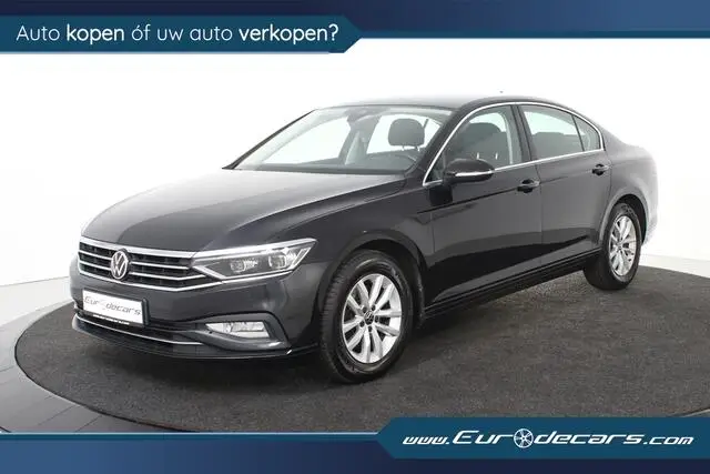 Photo 1 : Volkswagen Passat 2020 Essence