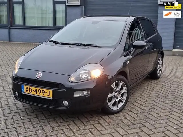 Photo 1 : Fiat Punto 2018 Petrol