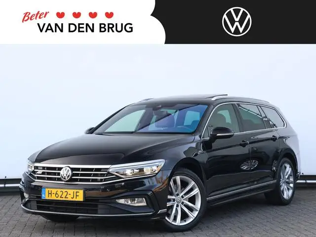 Photo 1 : Volkswagen Passat 2020 Essence