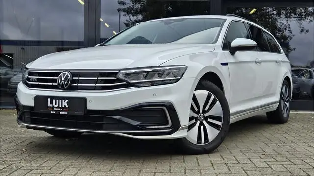 Photo 1 : Volkswagen Passat 2021 Hybride