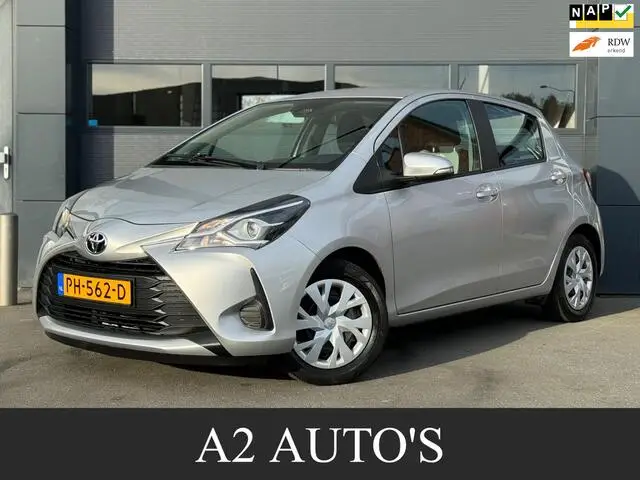 Photo 1 : Toyota Yaris 2017 Petrol