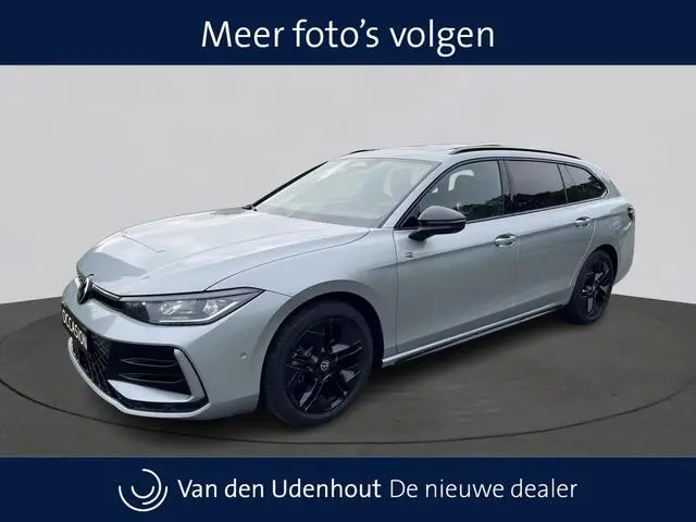 Photo 1 : Volkswagen Passat 2024 Petrol