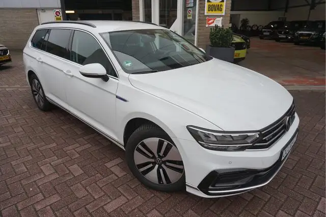 Photo 1 : Volkswagen Passat 2021 Hybrid