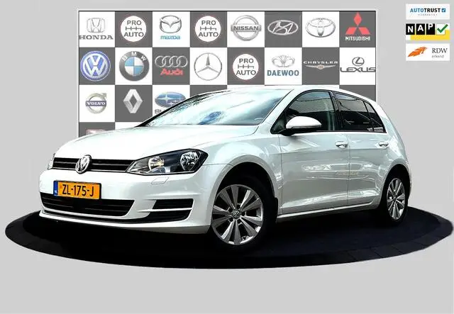 Photo 1 : Volkswagen Golf 2016 Petrol