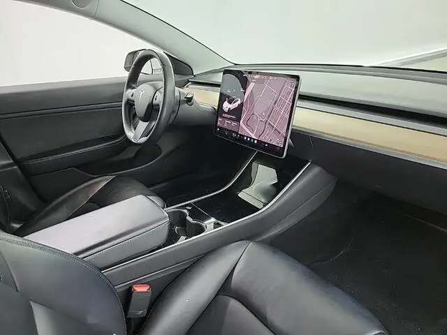 Photo 1 : Tesla Model 3 2019 Électrique