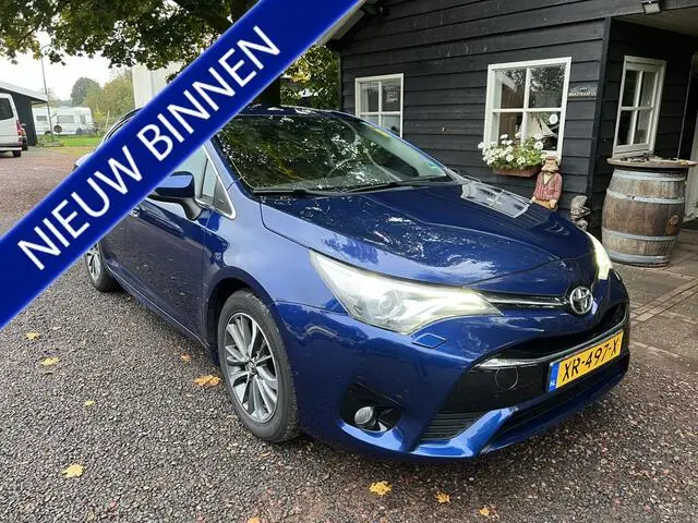 Photo 1 : Toyota Avensis 2015 Petrol