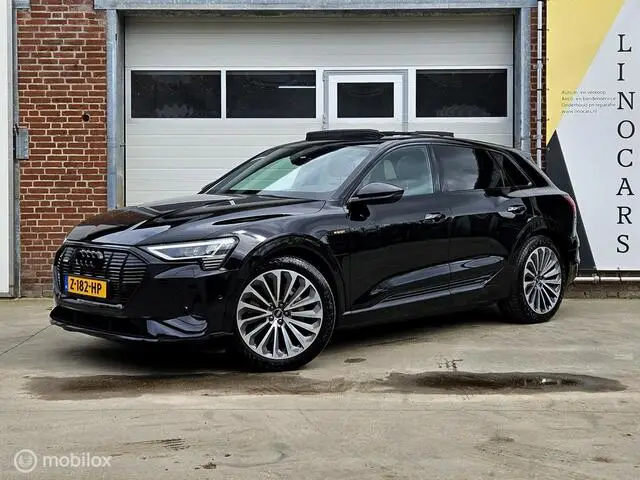 Photo 1 : Audi E-tron 2021 Electric