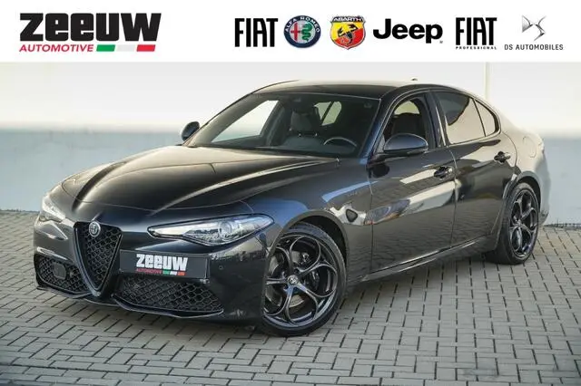 Photo 1 : Alfa Romeo Giulia 2021 Essence