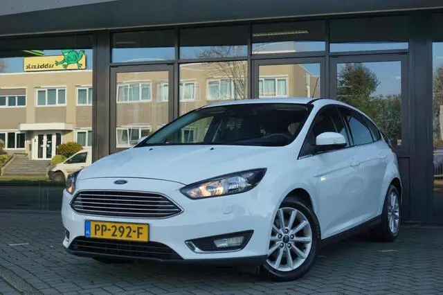 Photo 1 : Ford Focus 2015 Petrol