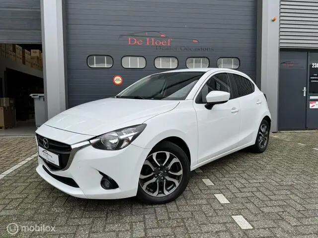 Photo 1 : Mazda 2 2015 Petrol