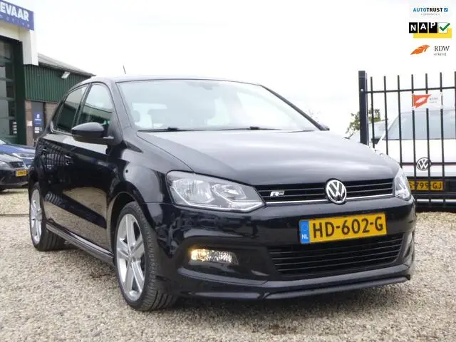 Photo 1 : Volkswagen Polo 2015 Petrol