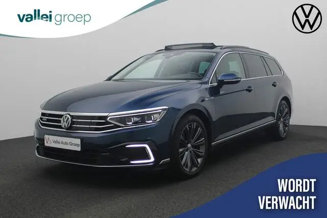 Photo 1 : Volkswagen Passat 2020 Hybride