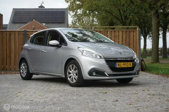 Photo 1 : Peugeot 208 2017 Essence