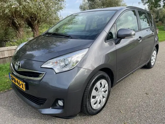 Photo 1 : Toyota Verso 2015 Petrol