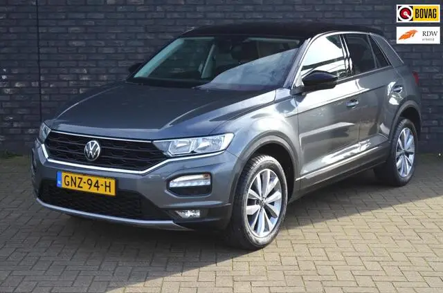 Photo 1 : Volkswagen T-roc 2021 Essence