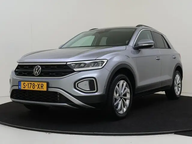 Photo 1 : Volkswagen T-roc 2023 Essence