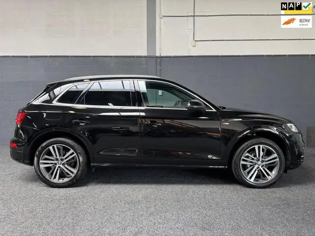 Photo 1 : Audi Q5 2020 Hybrid