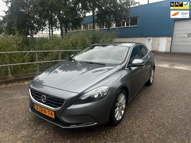 Photo 1 : Volvo V40 2015 Petrol