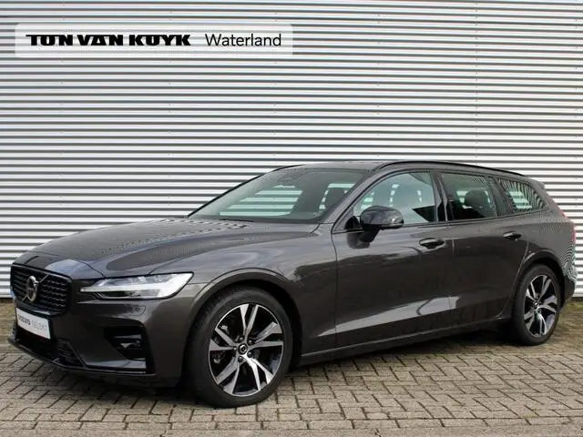 Photo 1 : Volvo V60 2023 Essence