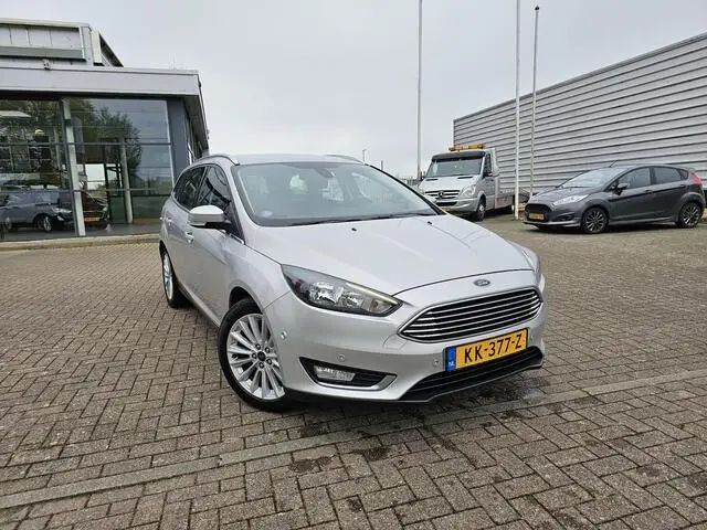 Photo 1 : Ford Focus 2016 Petrol