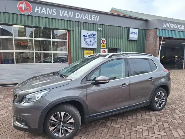 Photo 1 : Peugeot 2008 2017 Petrol