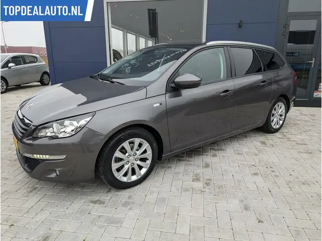 Photo 1 : Peugeot 308 2016 Petrol