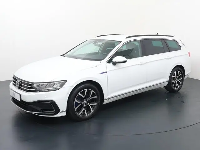 Photo 1 : Volkswagen Passat 2021 Hybrid