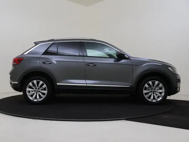 Photo 1 : Volkswagen T-roc 2021 Essence