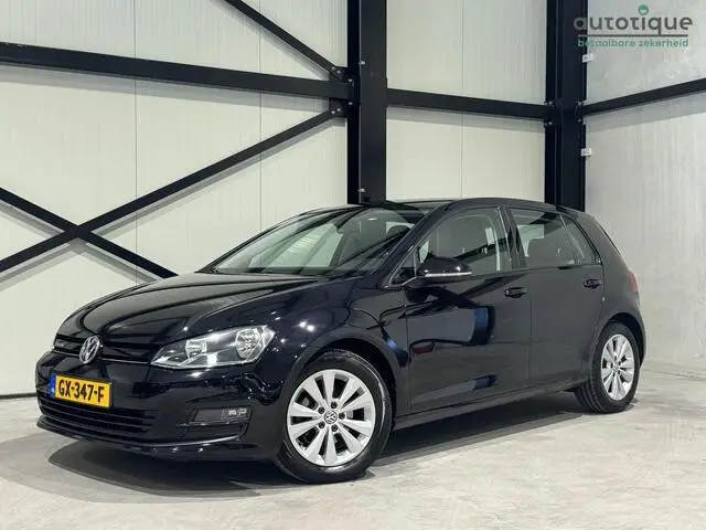 Photo 1 : Volkswagen Golf 2015 Essence