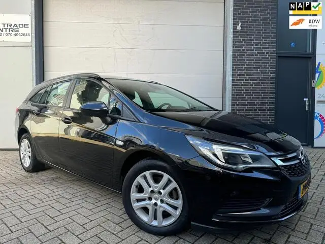 Photo 1 : Opel Astra 2017 Petrol